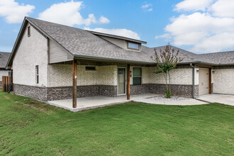 The Residence at Legacy Park in Granbury, TX - Foto de edificio - Building Photo