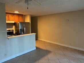 4519 Treehouse Ln in Tamarac, FL - Building Photo - Building Photo