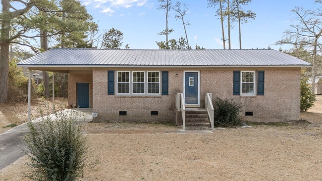 property at 904 Jennifer Ln