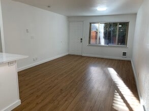 6525 24th Ave NW in Seattle, WA - Building Photo - Building Photo