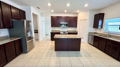 24656 NW 7th Ln in Newberry, FL - Building Photo - Building Photo