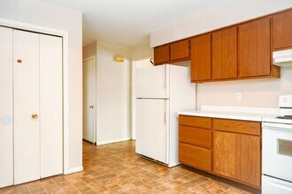 3625 13th Ave N-Unit -3627 in Grand Forks, ND - Building Photo - Building Photo