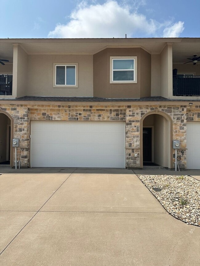 1325 Summerset Ln in Burleson, TX - Building Photo - Building Photo