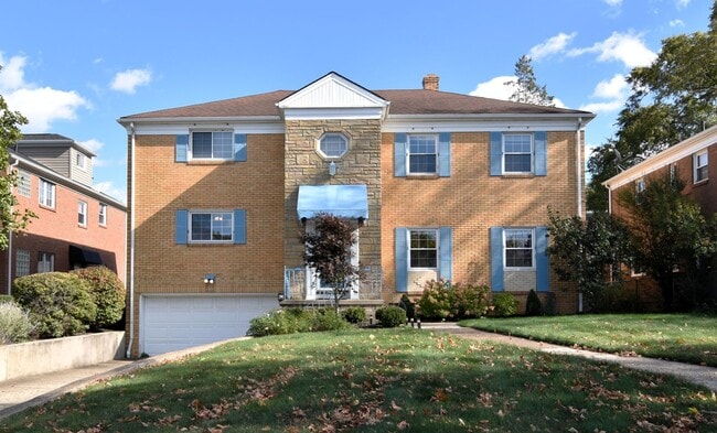 2027 Riverside Dr in Lakewood, OH - Building Photo - Building Photo
