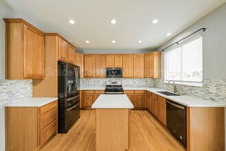 17071 Knollside Ave in Parker, CO - Building Photo - Building Photo