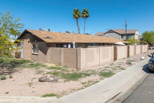 Desert View in Phoenix, AZ - Building Photo
