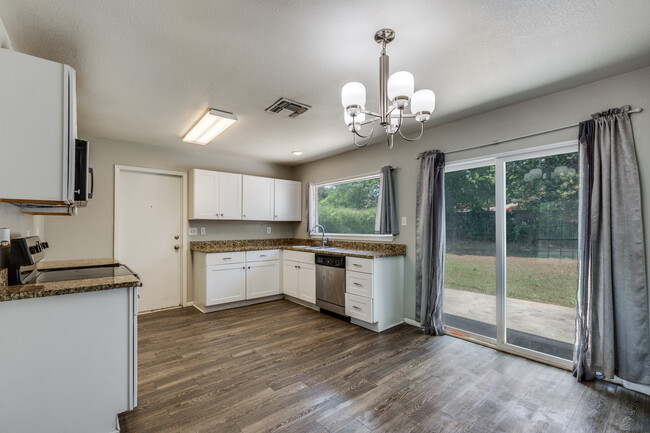 9415 Quicksilver Dr in San Antonio, TX - Building Photo - Building Photo