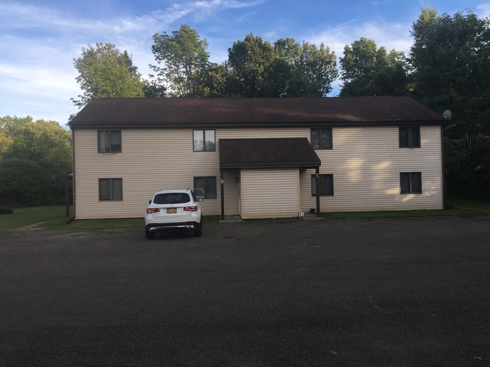 8 Hern Ave, Unit 1D in Lakewood, NY - Building Photo