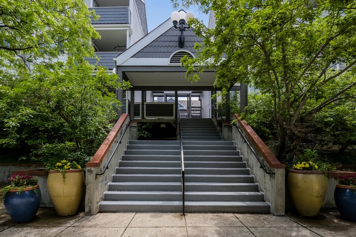 2201 Pearl St in Boulder, CO - Building Photo
