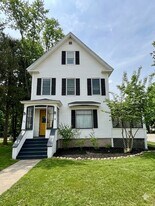 137 Main St, Unit 1 in Conway, NH - Building Photo