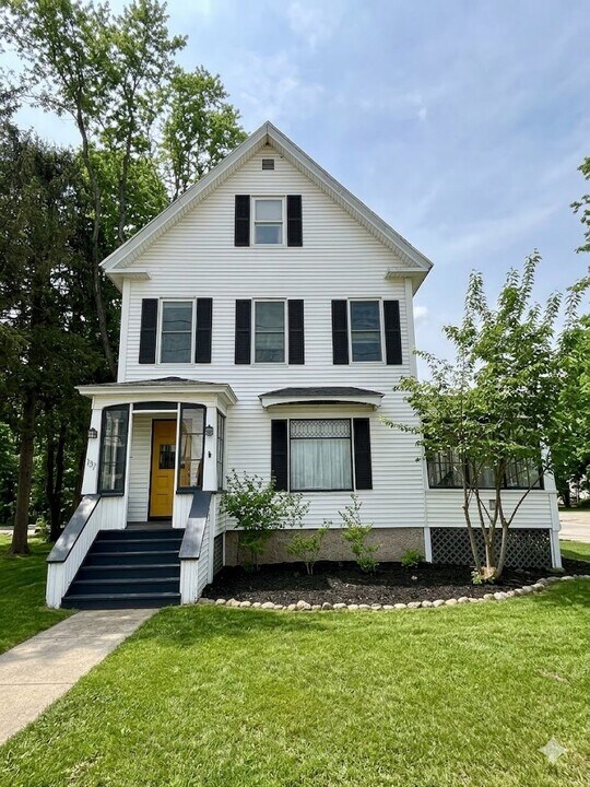 137 Main St, Unit 1 in Conway, NH - Foto de edificio