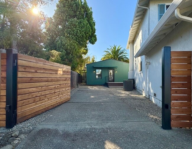 2555 Darroch Ct in Napa, CA - Building Photo - Building Photo