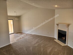 605 Cooper Estates Dr in Mountain Home, AR - Building Photo - Building Photo