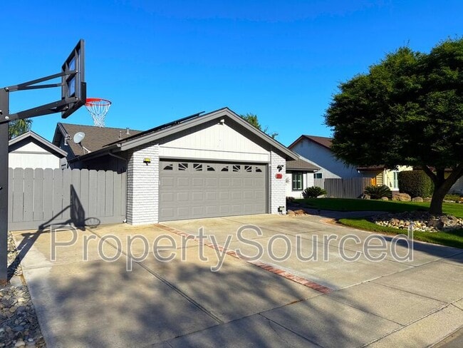 1351 Aksland Dr in Manteca, CA - Building Photo - Building Photo