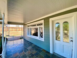 657 63rd St in San Diego, CA - Foto de edificio - Building Photo