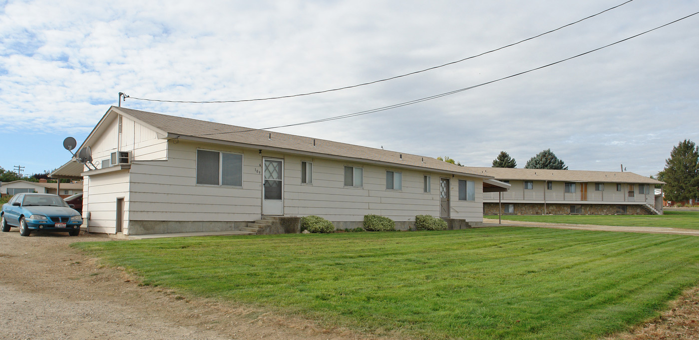 107 Dooley Ln in Nampa, ID - Building Photo