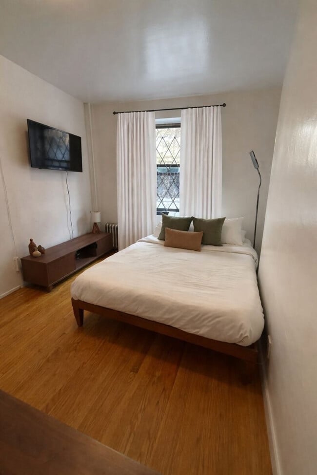 property at 419 W 54th St