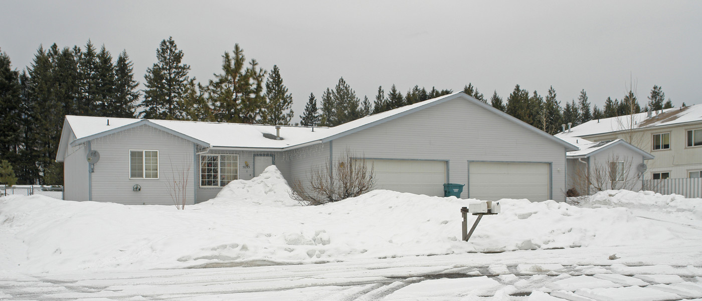 7033 W Timberline St in Rathdrum, ID - Building Photo