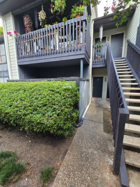 9009 Richmond Ave. in Houston, TX - Building Photo