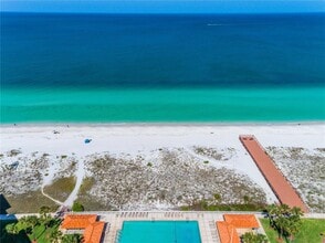 880 Mandalay Ave in Clearwater, FL - Building Photo - Building Photo