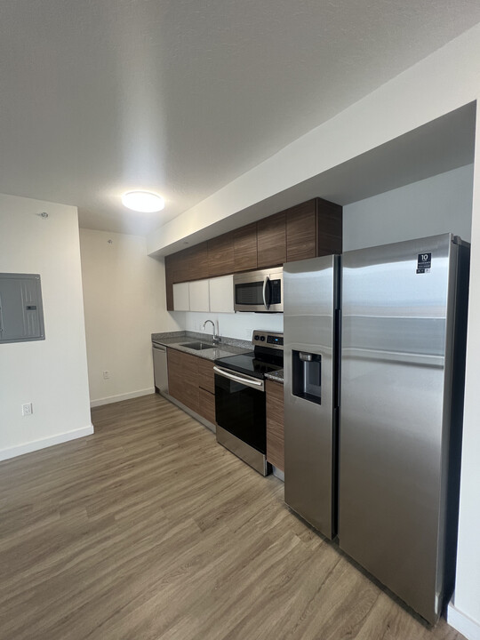 186 NW 13th St, Unit B2 in Miami, FL - Foto de edificio