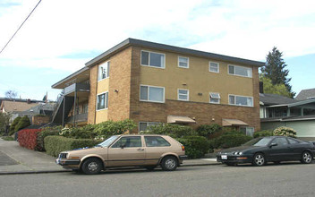 4451 Woodland Park Ave N in Seattle, WA - Building Photo - Building Photo