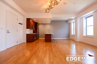 211 E Berkeley St in Boston, MA - Building Photo - Building Photo