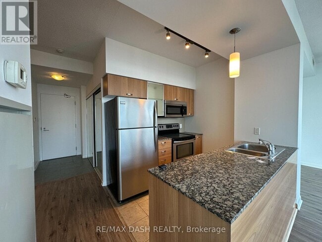 38 Grenville St in Toronto, ON - Building Photo - Building Photo