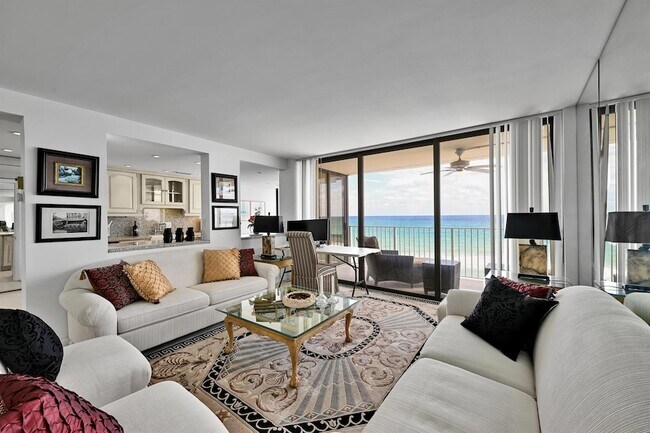 3590 S Ocean Blvd, Unit 703 in South Palm Beach, FL - Foto de edificio - Building Photo