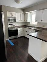 315 Prairie St in Pella, IA - Building Photo