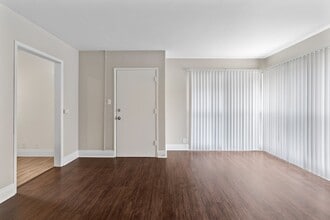 201-209 E 12th Street in Long Beach, CA - Building Photo - Interior Photo