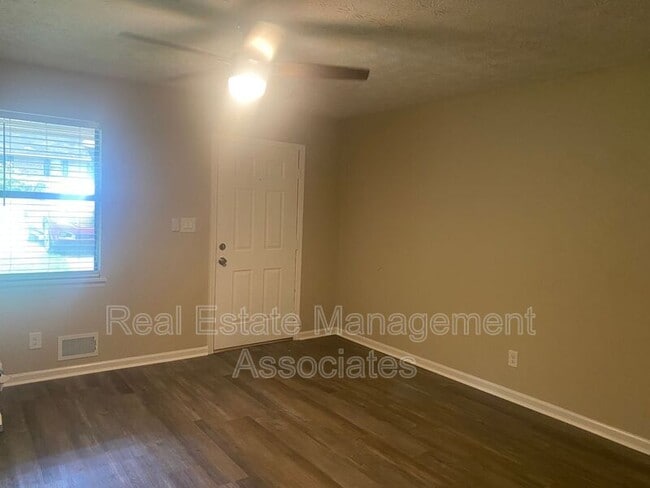 102 Doves Ln in Griffin, GA - Building Photo - Building Photo