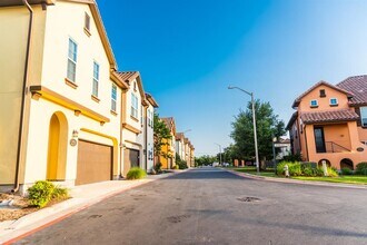 12304 Terraza Cir in Austin, TX - Building Photo - Building Photo