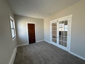 1079 W 5th St in Winona, MN - Foto de edificio - Building Photo