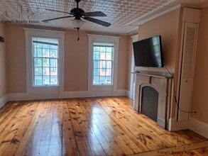 44 Princeton St, Unit 1 in Boston, MA - Foto de edificio - Building Photo