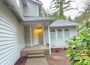 4755 NW Hosman Cir in Silverdale, WA - Building Photo - Building Photo