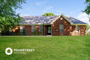 498 W Tipton Lake Cir in Millington, TN - Building Photo