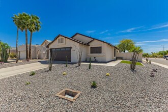 8735 E Moreland St in Scottsdale, AZ - Foto de edificio - Building Photo