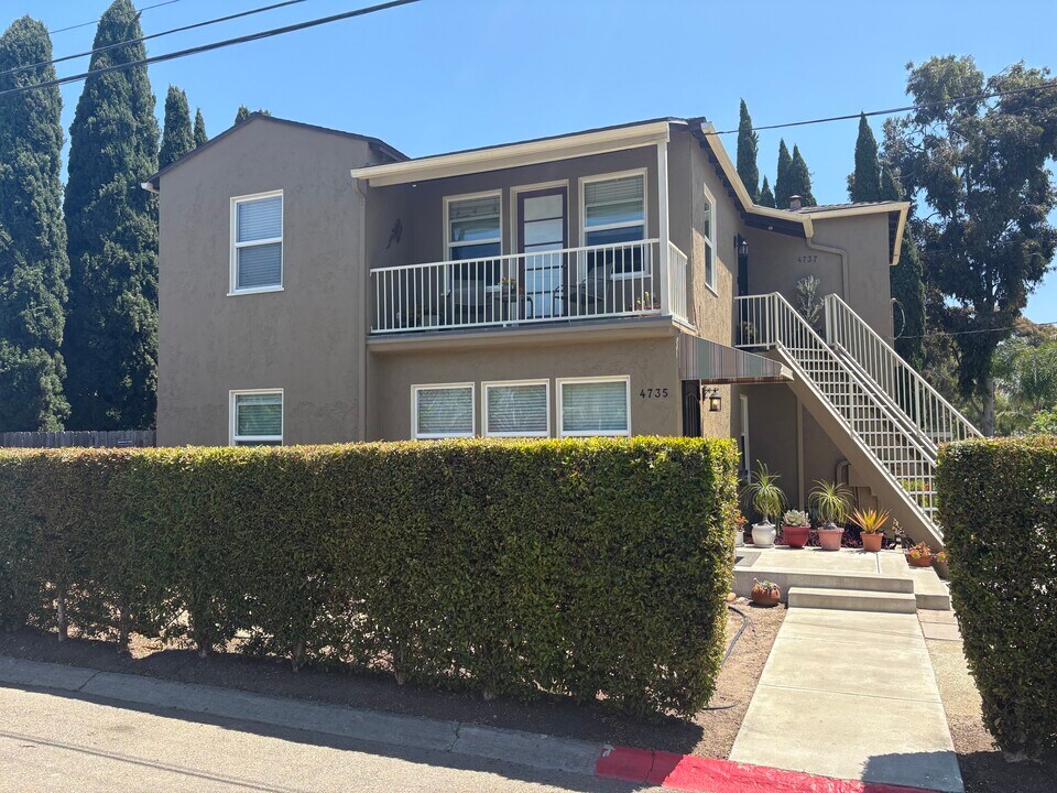 4735 Lomitas Dr in San Diego, CA - Building Photo