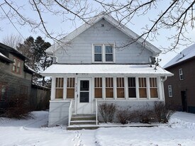 713 N 5th St in Manitowoc, WI - Building Photo