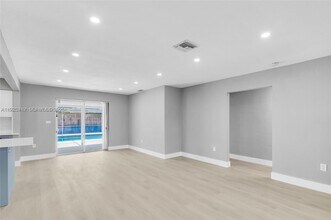 3801 N 66th Ave in Hollywood, FL - Building Photo - Building Photo
