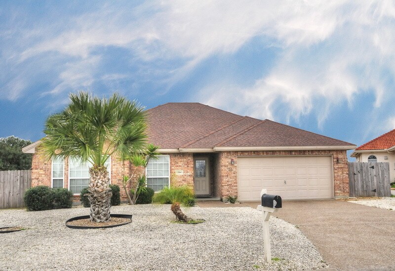 13945 Binnacle St in Corpus Christi, TX - Building Photo