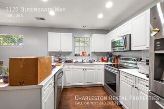 3120 Queensgate Way in Mount Pleasant, SC - Building Photo - Building Photo