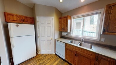 9628-9698 98 St in Fort St John, BC - Building Photo - Building Photo
