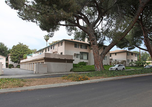 Town Center Apartments in Burbank, CA - Building Photo - Building Photo