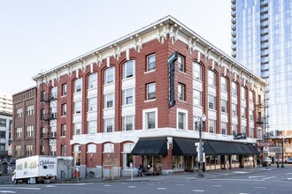 1321 SW Washington St in Portland, OR - Building Photo - Building Photo