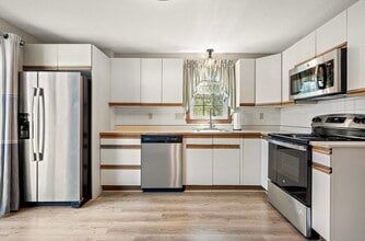 275 Sunderland Rd in Worcester, MA - Building Photo - Building Photo