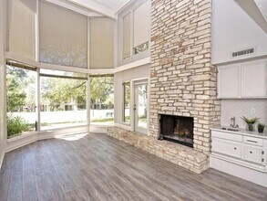 147 World of Tennis Sq in Lakeway, TX - Building Photo - Building Photo