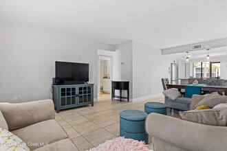 1515 Huntington Ln in Rockledge, FL - Foto de edificio - Building Photo