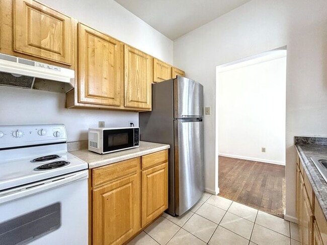 property at 902 W Craig Pl